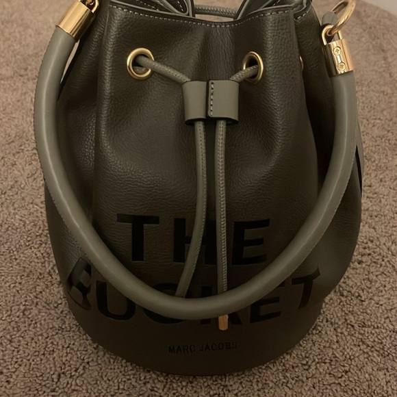 Large Bucket Bag W/Wallet & Crossbody Strap - Picture 5 of 6